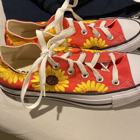 Painted converse size 6 - Picture 3 of 7